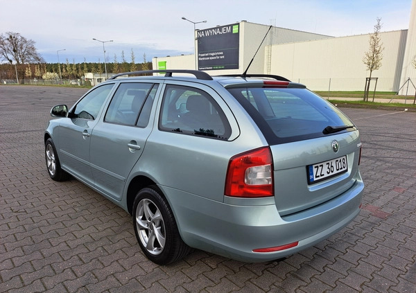 Skoda Octavia cena 24800 przebieg: 153000, rok produkcji 2009 z Pabianice małe 352